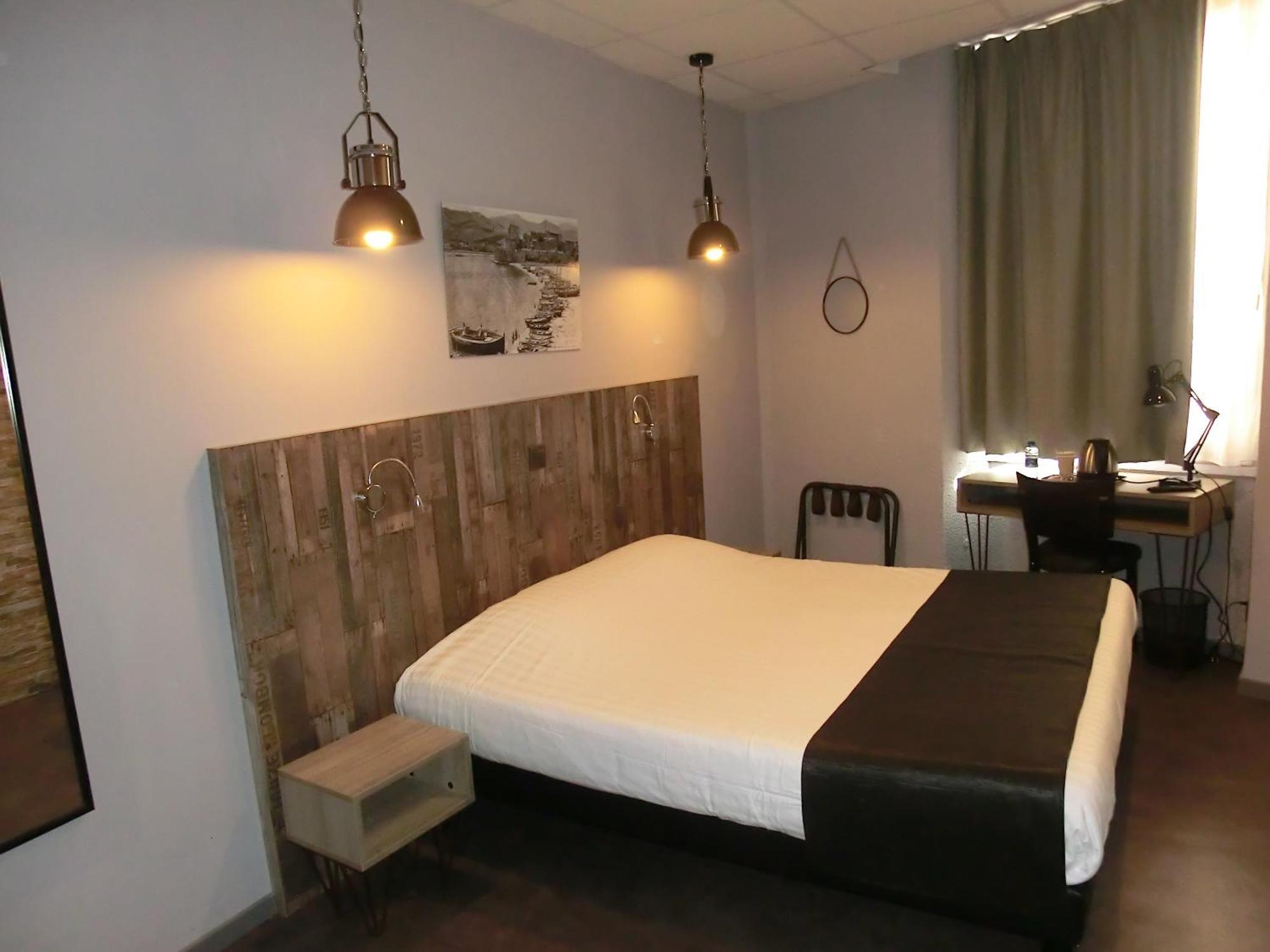 Hotel Sur Le Quai Port Vendres Pokoj fotografie